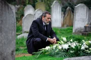 Jacob Kanon (Jeffrey Dean Morgan) nimmt Abschied von seiner ermordeten Tochter.