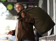 SENDER: ARD - SENDETITEL: Von ganzem Herzen - UNTERTITEL:  - CAPTION:  ARD Degeto VON GANZEM HERZEN, am Samstag (29.09.18) um 13:00 Uhr im ERSTEN..Arthur Chalimar (Christian Kohlund) braucht Abstand, um seinen neuen Roman zu schreiben..&copy; ARD Degeto/Johannes Krieg - honorarfrei - Verwendung gem&auml;&szlig; der AGB im engen inhaltlichen, redaktionellen Zusammenhang mit o. g. Sendung bei Nennung Bild: "ARD Degeto/Johannes Krieg" (S 2), Programmplanung und Presse (069) 1509-334 oder -335, e-mail degeto-presse@degeto.de