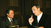 Oberstaatsanwalt Lotze (Henry van Lyck, re.) und Paginsky (Hans-Jürgen Bäumler) im Gerichtssaal. Paginskys Hund hat einen Jogger angefallen und tödlich verletzt. Oberstaatsanwalt Lotze (Henry van Lyck, re.) und Paginsky (Hans-Jürgen Bäumler) im Gerichtssaal. Paginskys Hund hat einen Jogger angefallen und tödlich verletzt.