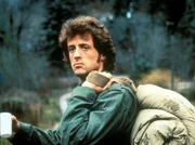 Vietnam-Veteran John Rambo (Sylvester Stallone) m&ouml;chte eigentlich in einer kleinen Stadt im kalten Norden Amerikas nur einen Kriegskameraden besuchen. Doch dieser ist tot....