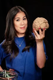 Eine graue Masse &ndash; etwa 1,3 Kilogramm schwer &ndash; und gleichzeitig die komplexeste Struktur, die uns im Universum bekannt ist: das Gehirn. Wie es tickt, zeigt Dr. Mai Thi Nguyen-Kim.