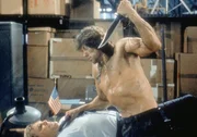 Marshall Murdock (Charles Napier, l.) sch&auml;rft Rambo (Sylvester Stallone) noch mal ein, sich auf keinen Fall in Kampfhandlungen verwickeln zu lassen. Aber da kennt er Rambo schlecht! ?