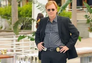 Horatio (David Caruso) und sein CSI-Team m&uuml;ssen dem popul&auml;rsten Club Miamis einen Besuch abstatten, um den Mord an einem sogenannten "Bottle-Girl" aufzukl&auml;ren.