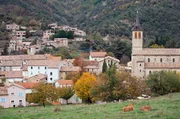 Das Dorf Jaujac liegt in der Ard&egrave;che, eingebettet in einen ehemaligen Vulkankessel.