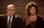 Maria (Lainie Kazan) und Gus (Michael Constantine) w&uuml;nschen sich zwar eine verheiratete Tochter, aber Ian ist nun einmal kein Grieche.
