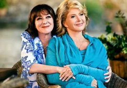 Seit ihrer Schulzeit sind Hermine (Heidelinde Weis, li.) und Edith (Christiane H&ouml;rbiger) beste Freundinnen.