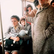 Elvira Rykalla (Marie-Luise Marjan) sorgt sich um ihr Kind.