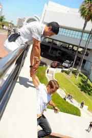 Delko (Adam Rodriguez, li.) und Ryan (Jonathan Togo)