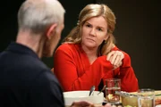 Macht ihrem Ex-Mann Paul (Raymond J. Barry, l.) Vorw&uuml;rfe: Celeste (Mare Winningham, r.)