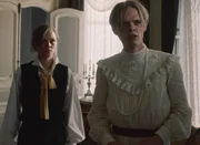 Die Zwillinge Emil (Alexander Schuster, re.) und Klara (Lilja van der Zwaag) sind schockiert &uuml;ber Hermanns Reaktion.