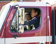 Andy Herrera (Jaina Lee Ortiz, l.); Travis Montgomery (Jay Hayden, r.)