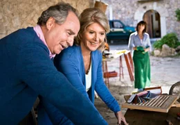 Hermine (Heidelinde Weis, rechts) beobachtet eifers&uuml;chtig, wie sich Joachim (Friedrich von Thun) und Edith (Christiane H&ouml;rbiger) n&auml;her kommen.
