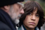 Bei seinen Ermittlungen in Stockholm erh&auml;lt Jacob (Jeffrey Dean Morgan, l.) Unterst&uuml;tzung von der Journalistin Dessie Lombard (Cush Jumbo, r.).