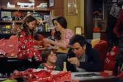 So hat sich Ted (Josh Radnor, r.) seine eigene kleine Familie vorgestellt. Hat er mit Tracy (Cristin Milioti, 2.v.r.) endg&uuml;ltig seine Traumfrau gefunden?