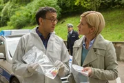 Martina Seiffert (Astrid M. F&uuml;nderich) und Jan Arnaud (Mike Zaka Sommerfeldt) fragen sich, ob die Papierschmetterlinge vom Mordopfer stammen.