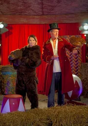 Ebba Bornkamp (Iris Berben) tritt im Zirkus von Arne (Peter Mygind) auf.