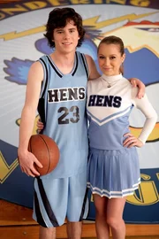Das neue Traumpaar oder zu Ende, bevor es überhaupt richtig begann? Axl (Charlie McDermott, l.) und Morgan (Alexa Vega, r.). Das neue Traumpaar oder zu Ende, bevor es überhaupt richtig begann? Axl (Charlie McDermott, l.) und Morgan (Alexa Vega, r.).