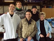 Tr&ouml;delprofi Mauro (Mitte) mit Nico (li.), Helene (re.), Angelika und Frank.