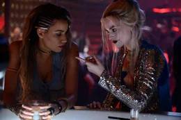 Black Canary (Jurnee Smollett-Bell, l.); Harley Quinn (Margot Robbie, r.)