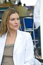 Die geheimnisvolle Carla (Tricia Helfer) schmiedet dunkle Pläne - wer ist sie wirklich? Die geheimnisvolle Carla (Tricia Helfer) schmiedet dunkle Pläne - wer ist sie wirklich?