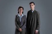 Agatha Christie (Helen Baxendale, l.) und Travis Pickford (Blake Harrison, r.).