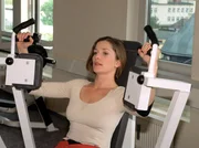 MDR Fernsehen IN ALLER FREUNDSCHAFT, FOLGE 85, 'Herzschmerzen', am Mittwoch (06.06.12) um 12:30 Uhr. Sie k&auml;mpft mit allen Mitteln. Aber haben die Intrigen von Christina Buschmann (Iris B&ouml;hm) Erfolg?