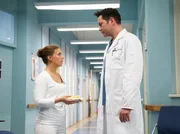 Schwester Julia (Sarah Tkotsch) berichtet Dr. Philipp Brentano (Thomas Koch), dass sein Patient Fabian Roth ihr gegen&uuml;ber extrem ausf&auml;llig geworden ist. Doch Philipp hat daf&uuml;r gerade keine Nerven und bittet Julia um Verst&auml;ndnis f&uuml;r Fabian.