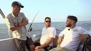 Peter (li.), Flo und Servet machen einen M&auml;nnerausflug auf dem Meer.
