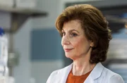 Prof. Dr. Patzelt (Marijam Agischewa) geht der Behandlung ihrer Patienten engmaschig und gewissenhaft nach. Kann sie auch in diesem Fall f&uuml;r ihre Patientin das Beste bewirken?