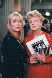 Jessica Fletcher (Angela Lansbury, r.) Jessica Fletcher (Angela Lansbury, r.)
