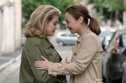 Aus der Konfrontation der zwei unterschiedlichen Frauen (Catherine Deneuve, li., und Catherine Frot, re.) entsteht mit der Zeit eine unerwartete Freundschaft.