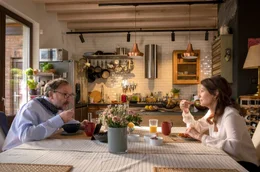 Ebba (Iris Berben, re.) und ihr Mann Markus (Rainer Bock) sind ein harmonisches Team..