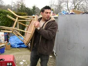 Trödelexperte Sükrü beim Entrümpeln Trödelexperte Sükrü beim Entrümpeln