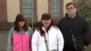 Verhandlungstag in Mannheim. Petra, Pascal und Selina m&uuml;ssen vor Gericht erscheinen. Der Grund ist ein behindertengerechter Badumbau, der ihnen f&uuml;r Mannheim von der Krankenkasse bewilligt, aber nach dem Umzug in Dessau durchgef&uuml;hrt wurde...