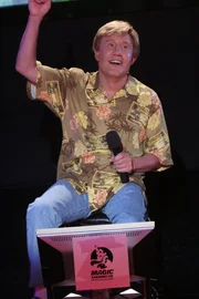 Mickey Dunn (Roger Daltrey)