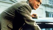 Die Goldsch&auml;tze des Empires sind in Gefahr. James Bond (Sean Connery) wird ausgesandt, dem Schurken Auric Goldfinger das Handwerk zu legen.