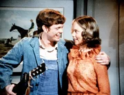 Jason Walton (Jon Walmsley, l.) hat sich in Curts Schwester Vanessa (Linda Purl, r.) verliebt ... Jason Walton (Jon Walmsley, l.) hat sich in Curts Schwester Vanessa (Linda Purl, r.) verliebt ...