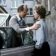 F&uuml;r Siegfried und Vera Drombusch  (Hans-Peter Korff und Witta Pohl)  ist eine neue Situation entstanden: Tochter Marioan hat zum ersten Mal nicht im Elternhaus &uuml;bernachtet und ist nirgendwo aufzutreiben.