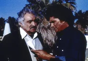 Jonathan (Michael Landon, r.) ist traurig, als ihm Hadajak mitteilt, dass er den Lauf des Films - und somit den Lauf der Geschichte - nicht &auml;ndern kann.