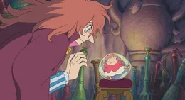 Dem Goldfischm&auml;dchen Ponyo wachsen Arme und Beine, ihr Vater Fujimoto ist &uuml;berrascht.