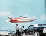 James Bond (Roger Moore) findet immer einen Weg ans Ziel.