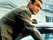 Die Goldsch&auml;tze des Empires sind in Gefahr. James Bond (Sean Connery) wird ausgesandt, dem Schurken Auric Goldfinger das Handwerk zu legen.