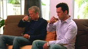 Zeke (Patrick Fabian, l.) ahnt nicht, dass er von Michael Westen (Jeffrey Donovan) hinters Licht geführt wird. Zeke (Patrick Fabian, l.) ahnt nicht, dass er von Michael Westen (Jeffrey Donovan) hinters Licht geführt wird.