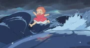 Ponyo sprintet auf den Wellenk&auml;mmen zu Sosukes Haus.