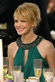 Lilly (Kathryn Morris) und ihre Kollegen beschlie&szlig;en, sich das Fest durch eine Mordermittlung unterhaltsamer zu gestalten ...