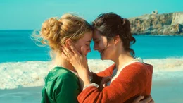 H&eacute;loise (l, Ad&egrave;le Haenel) und Marianne (No&eacute;mie Merlant) verzeihen sich gegenseitig.