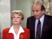 Jessica Fletcher und Lt. Gelber wollen den Unternehmer Max Hagen zur Rede stellen. Seine M&auml;nner sollen die ber&uuml;hmte Krimiautorin entf&uuml;hrt und direkt danach wieder frei gelassen haben.
