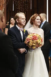 Endlich ist der gro&szlig;e Tag da: April (Sarah Drew, r.) tritt vor den Altar, doch dort kommt alles anders als geplant ...