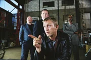 Mit 29 Jahren hat er (Daniel Craig, vorne) einen respektablen Platz in der britischen Drogenszene eingenommen und plant nun, aus diesem Gesch&auml;ft auszusteigen ...