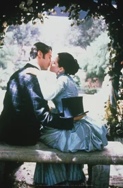 Der Londoner Immobilienmakler Jonathan (Keanu Reeves, l.) mit seiner Verlobten Mina (Winona Ryder, r.).